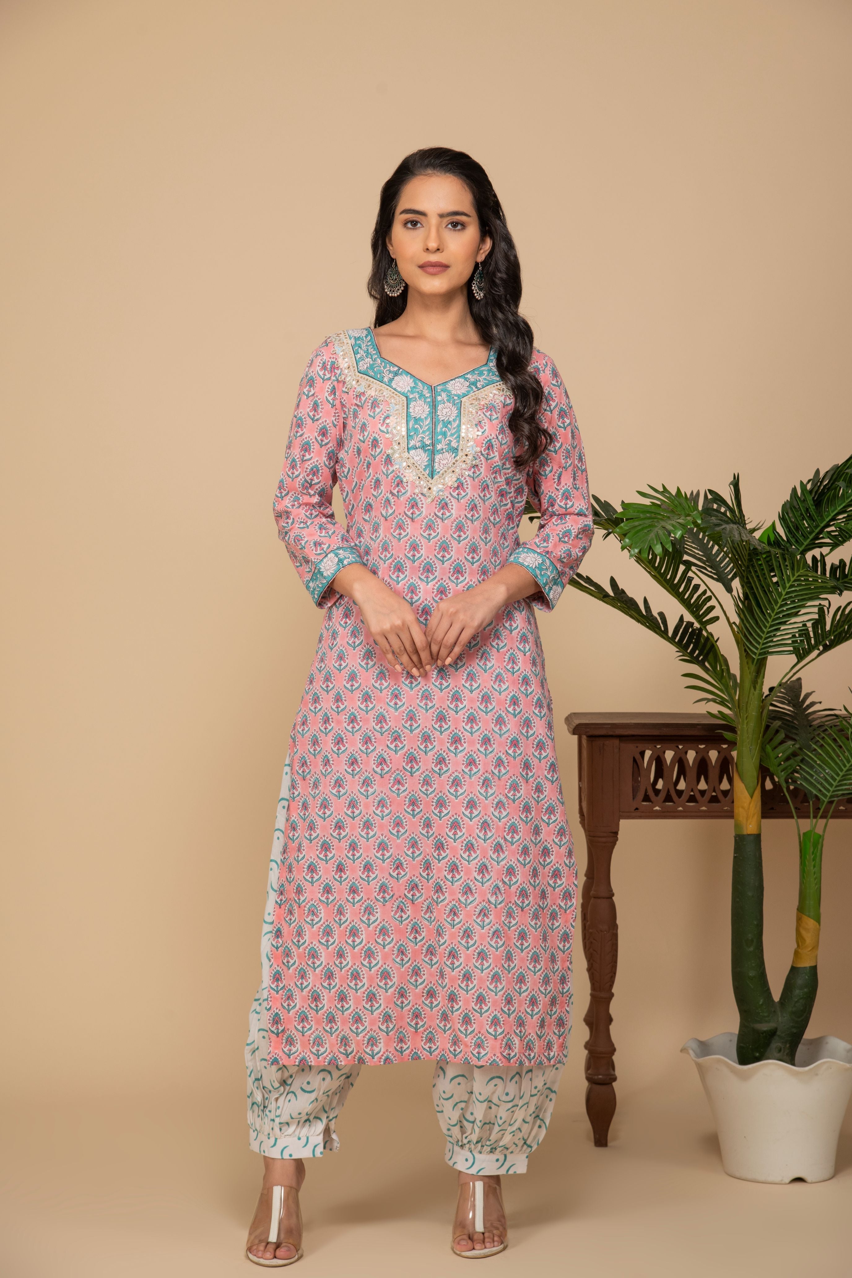 Peach printed kurta with white printed bottom 3 piece suit set with contrast w/p dupatta