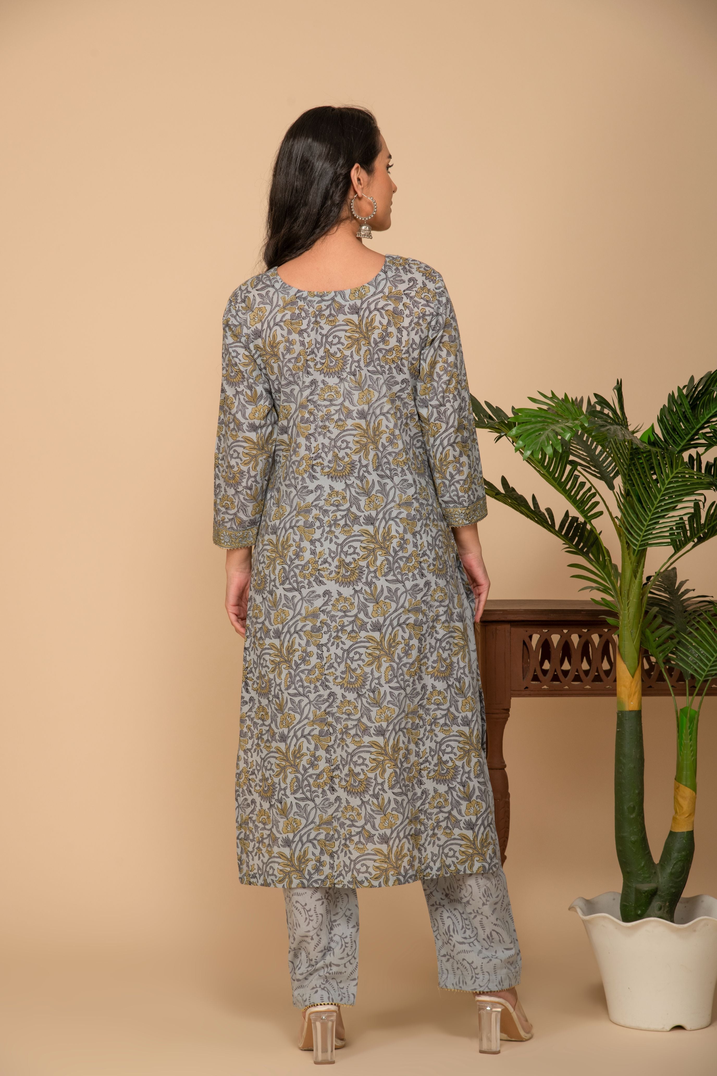 Grey printed kurta with grey printed bottom 3 piece suit set with buttis allover dupatta