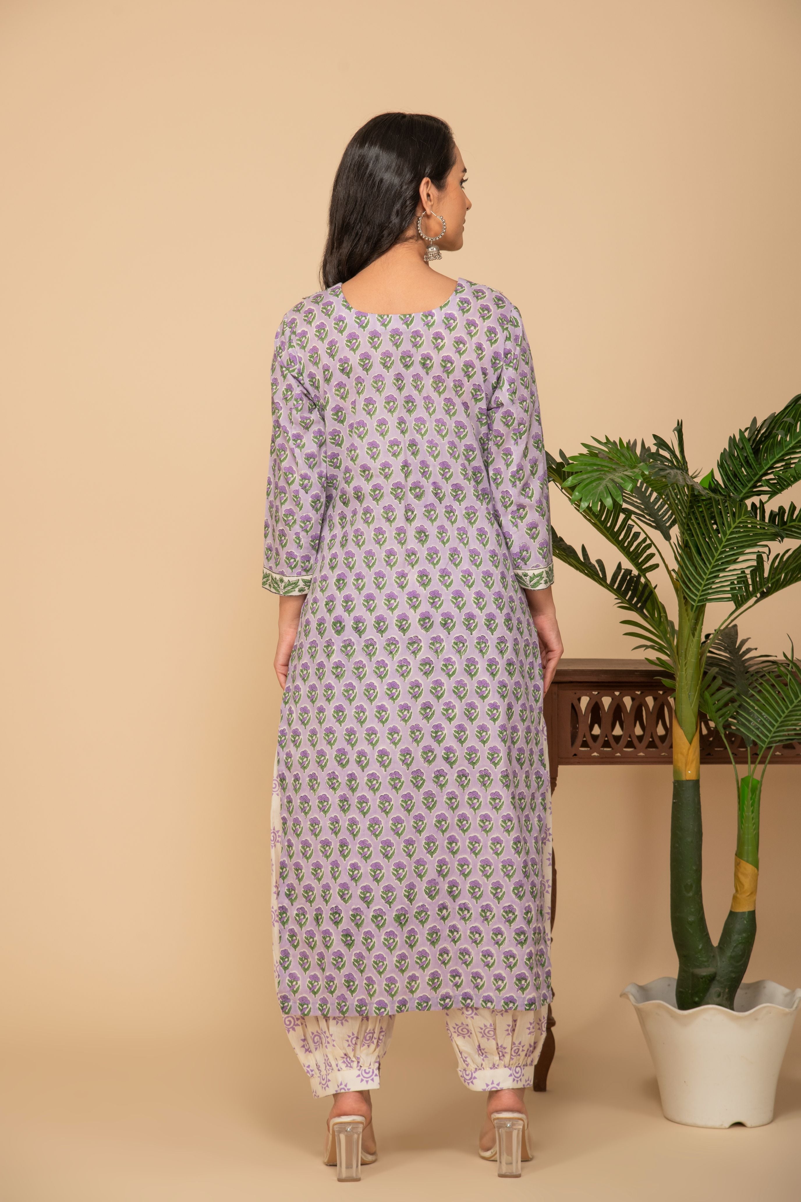 Light purple printed kurta with white printed bottom 3 piece suit set with printed buttis allover dupatta