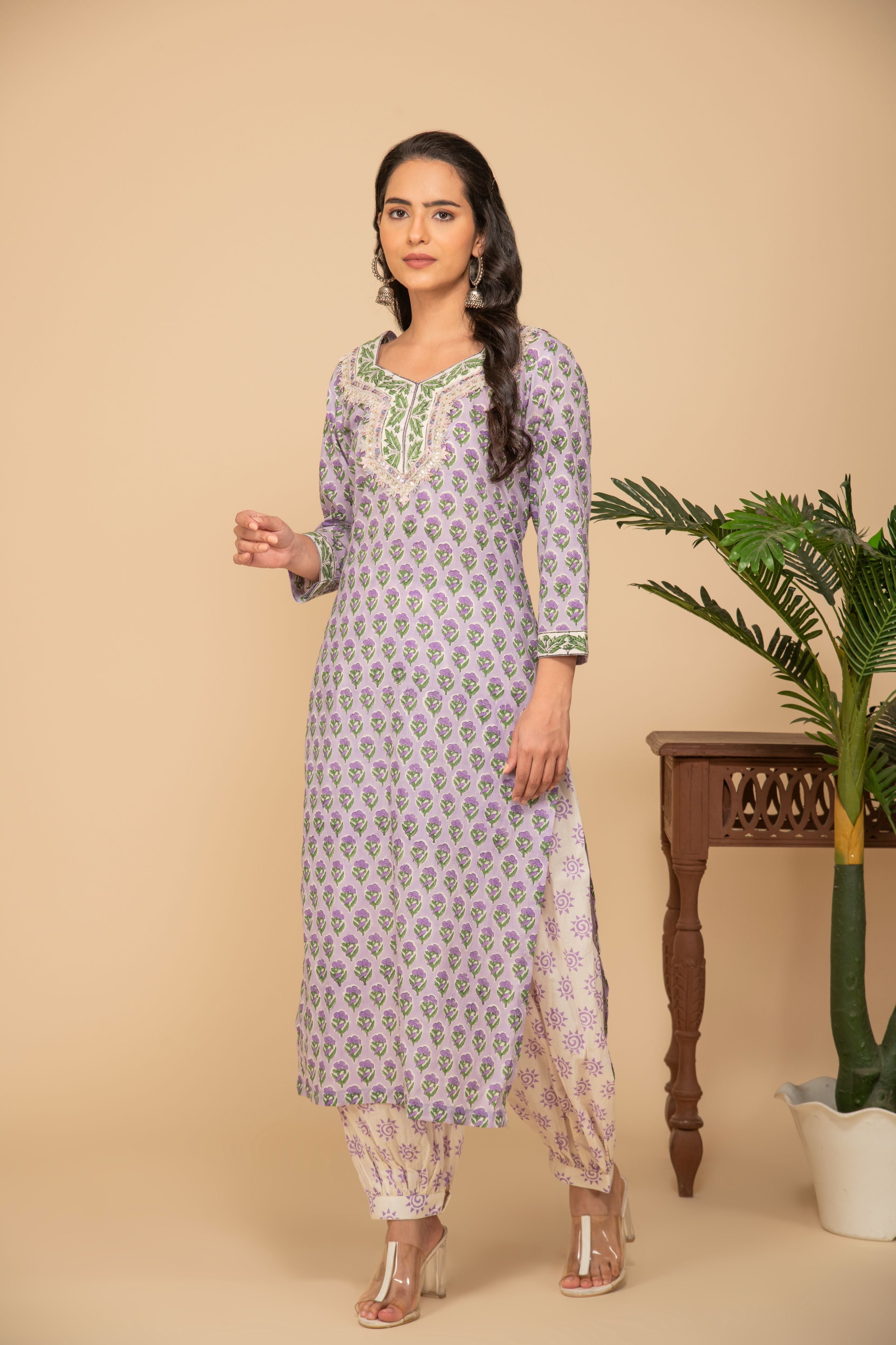 Light purple printed kurta with white printed bottom 3 piece suit set with printed buttis allover dupatta