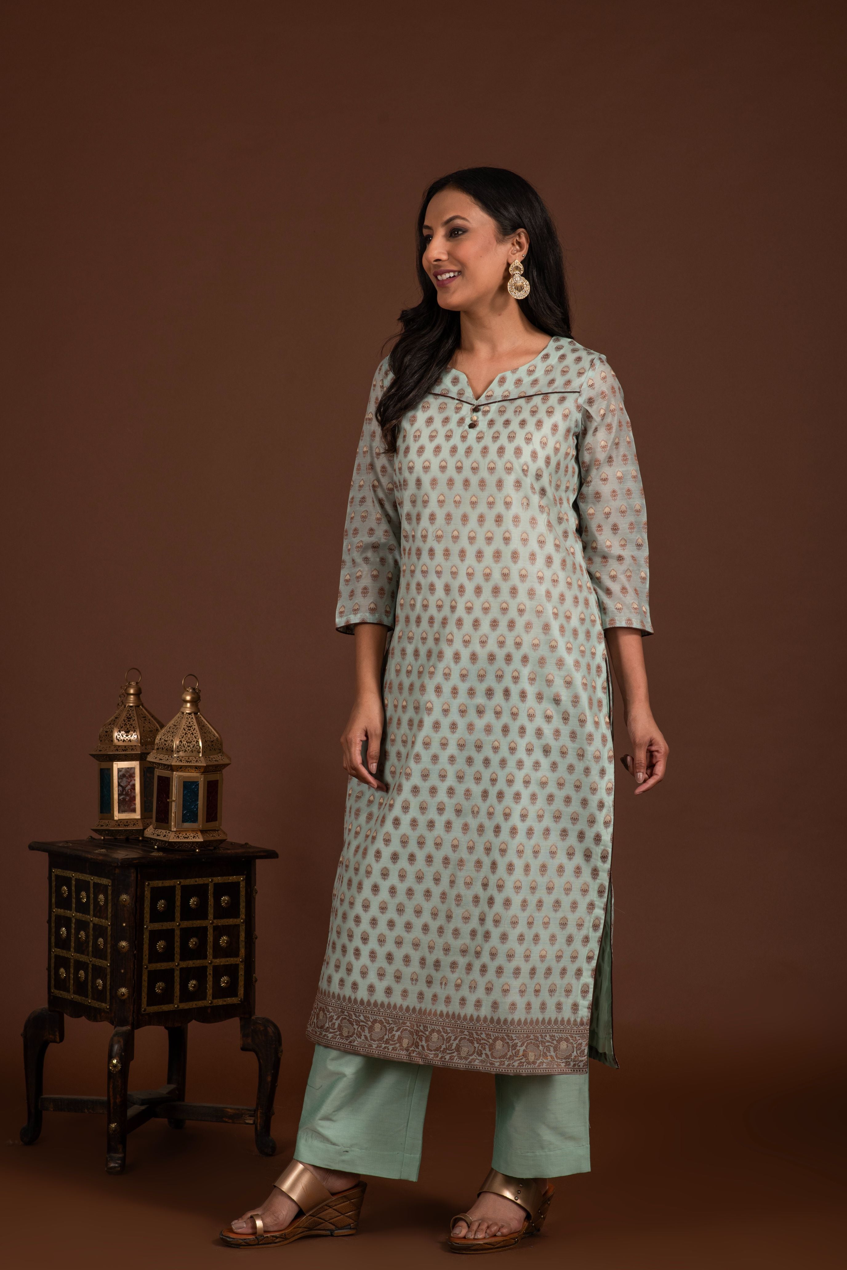 Banarasi Weave Kurta and Dupatta with Solid Colour Bottom