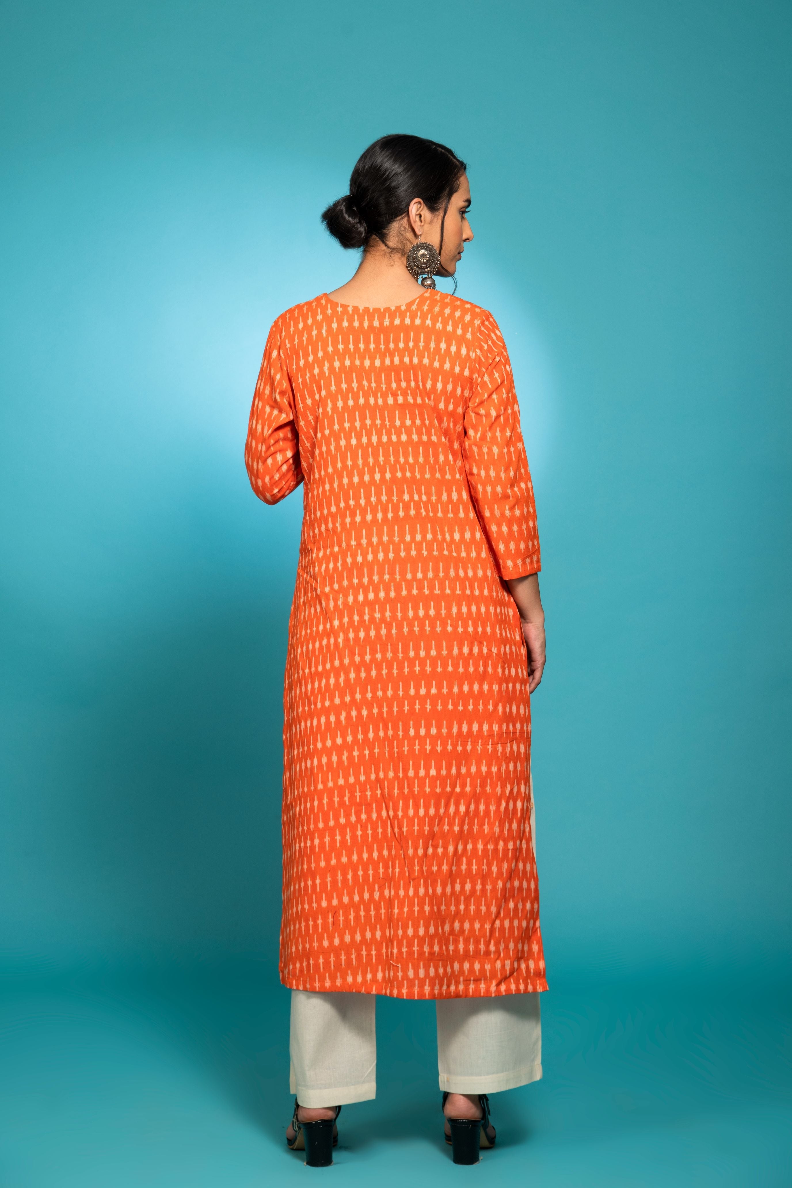 Orange ikkat kurta with white bottom 3 piece suit set with contrast o/w ikkat buttis all over dupatta IK10