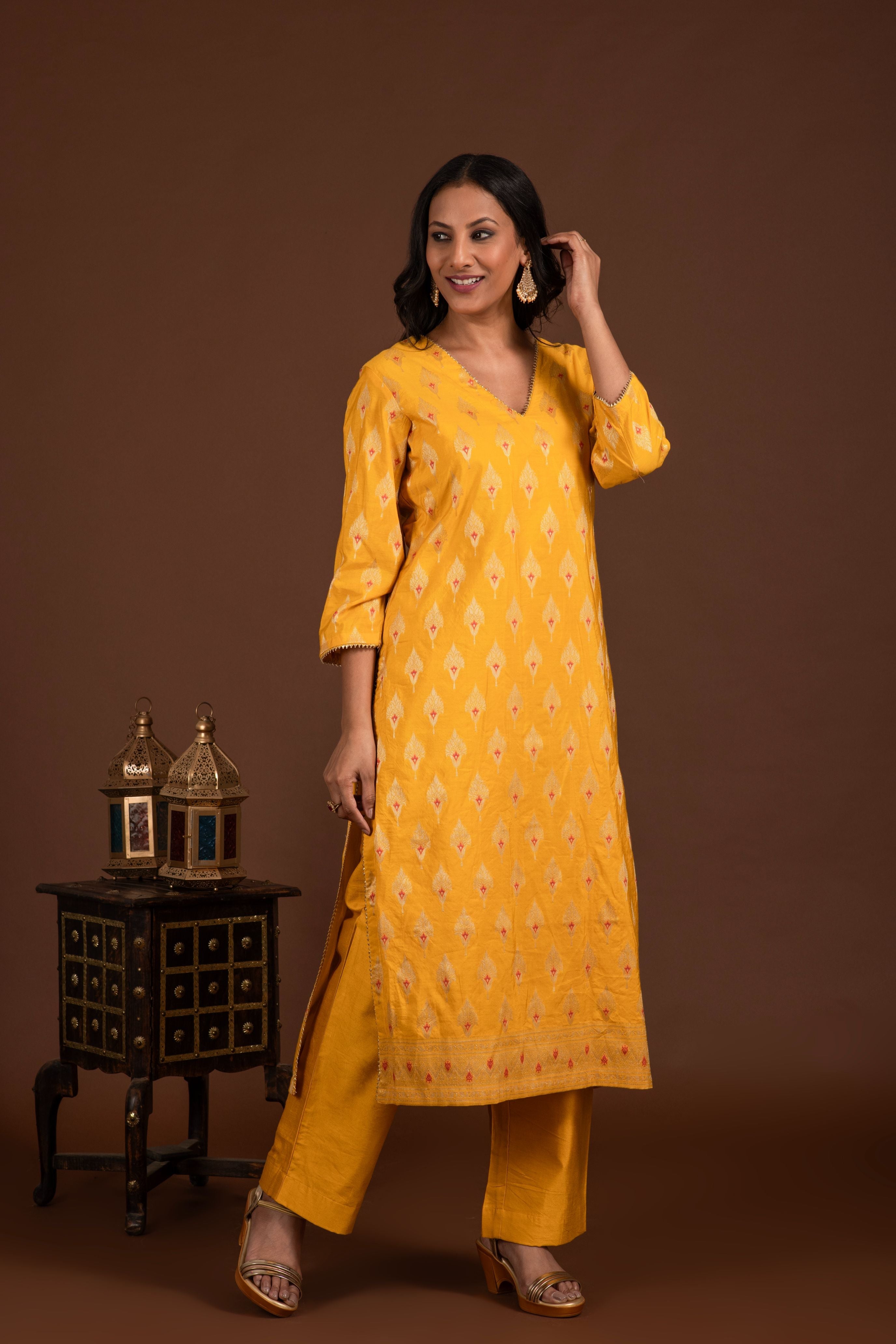 Banarasi Weave Kurta and Dupatta with Solid Colour Bottom