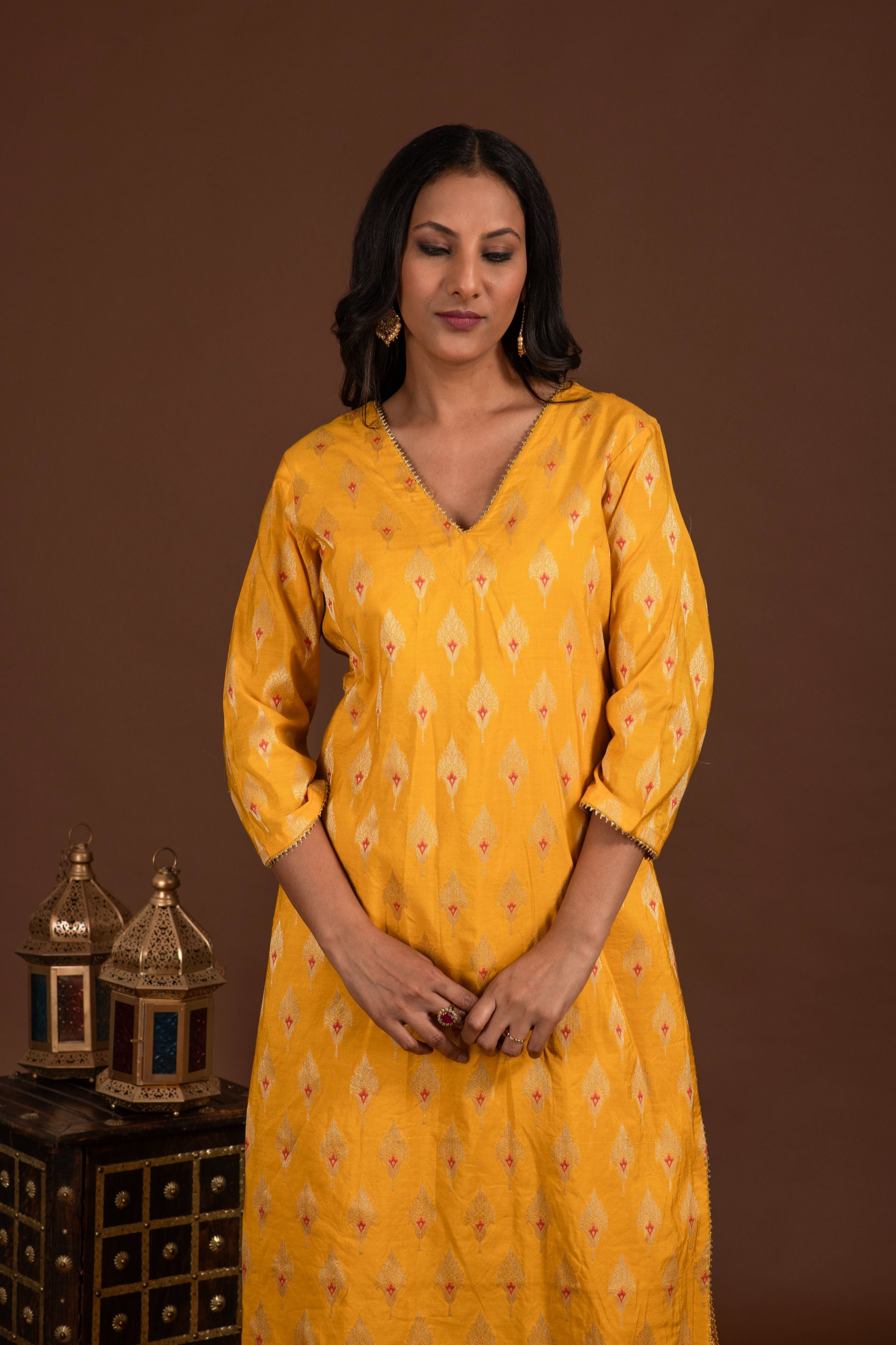 Banarasi Weave Kurta and Dupatta with Solid Colour Bottom
