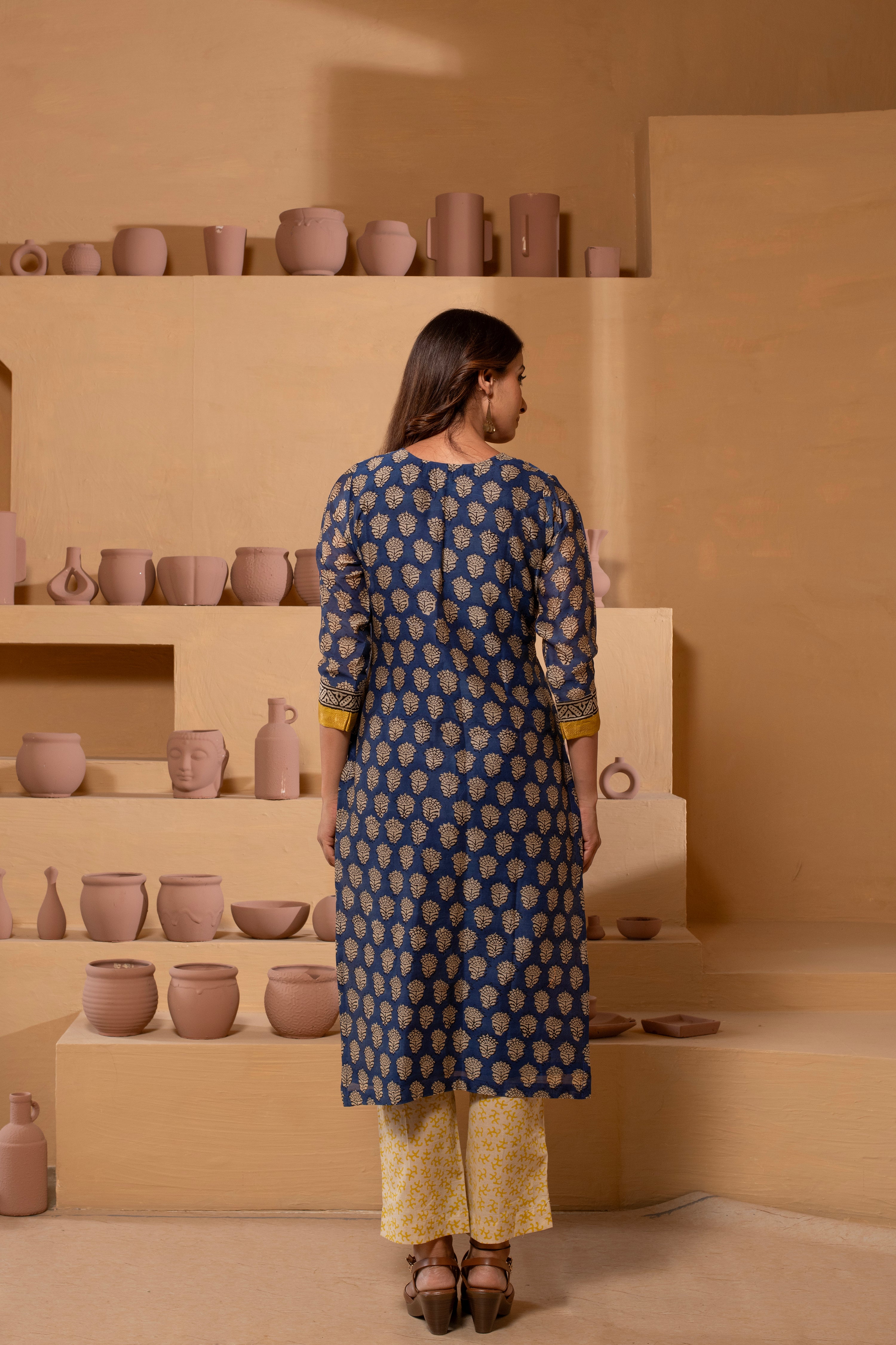 Timeless Maheshwari dupatta suit with intricate pattern and zari borders RKBMH8