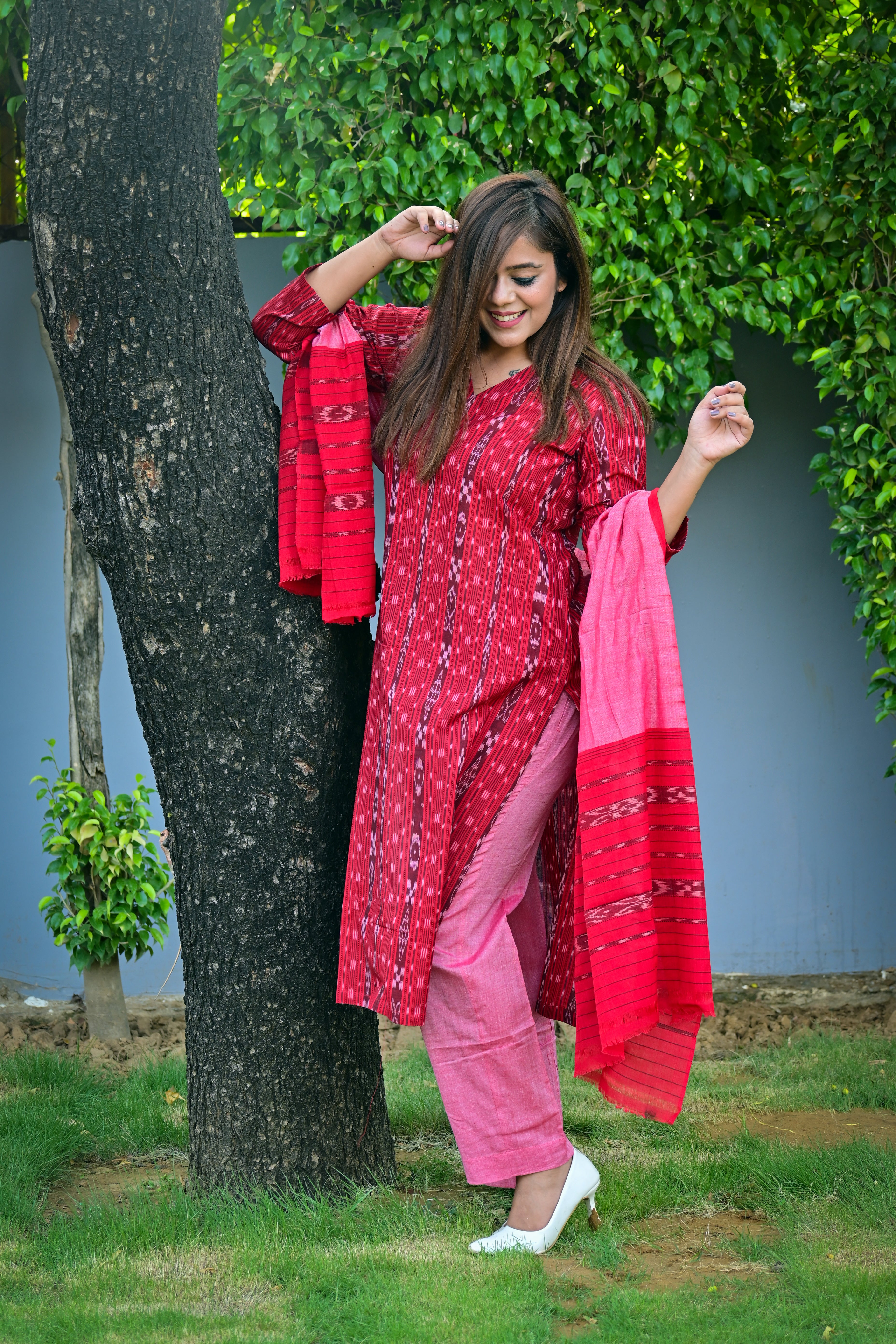 Red Sambalpuri Kurta with Plain Pink Bottom 3 Piece Suit Set with Contrast r/p Dupatta