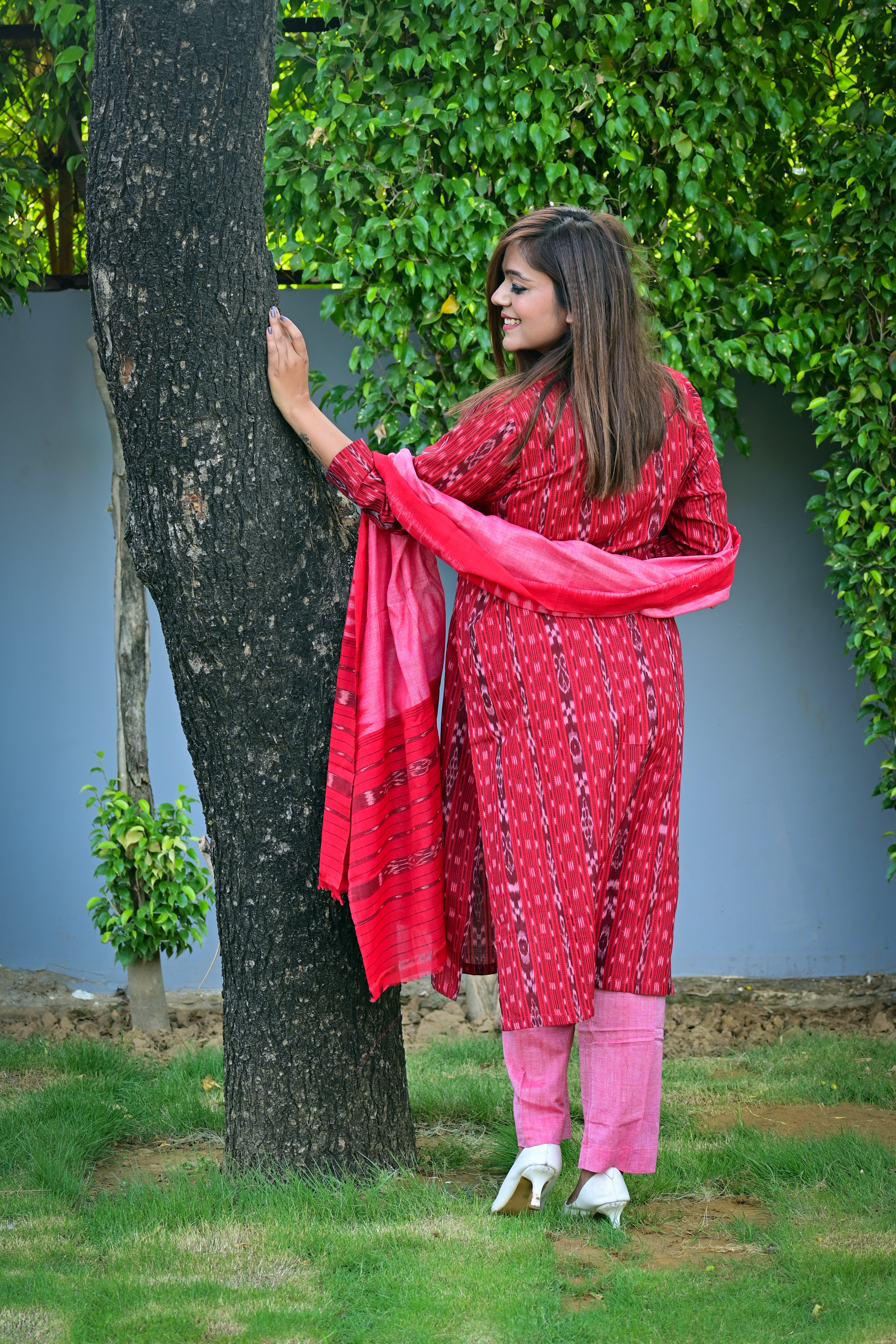 Red Sambalpuri Kurta with Plain Pink Bottom 3 Piece Suit Set with Contrast r/p Dupatta