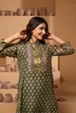 Timeless Maheshwari dupatta suit with intricate pattern and zari borders.