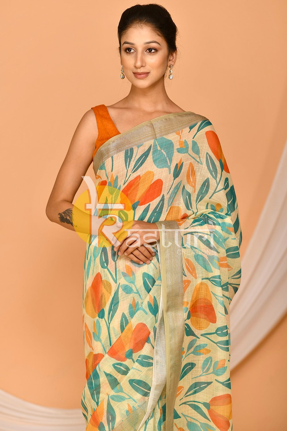 Pale yellow flower and leaf pattern handloom linen saree