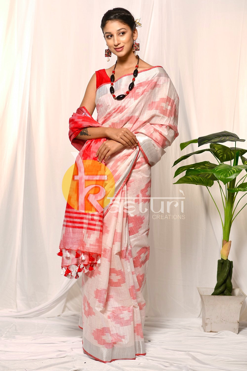 White and red translucent patterns handloom cotton saree